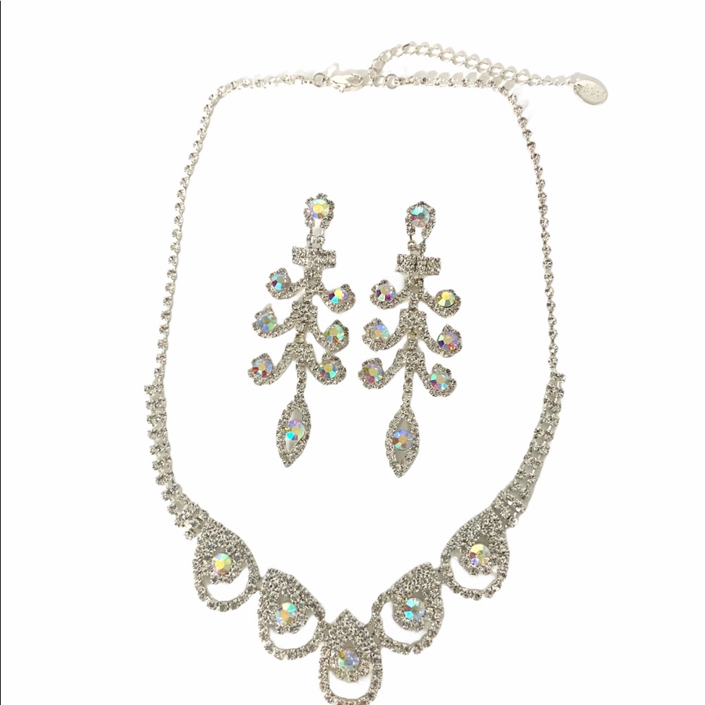 Silver Elegant Necklace and Earring Tear drop set